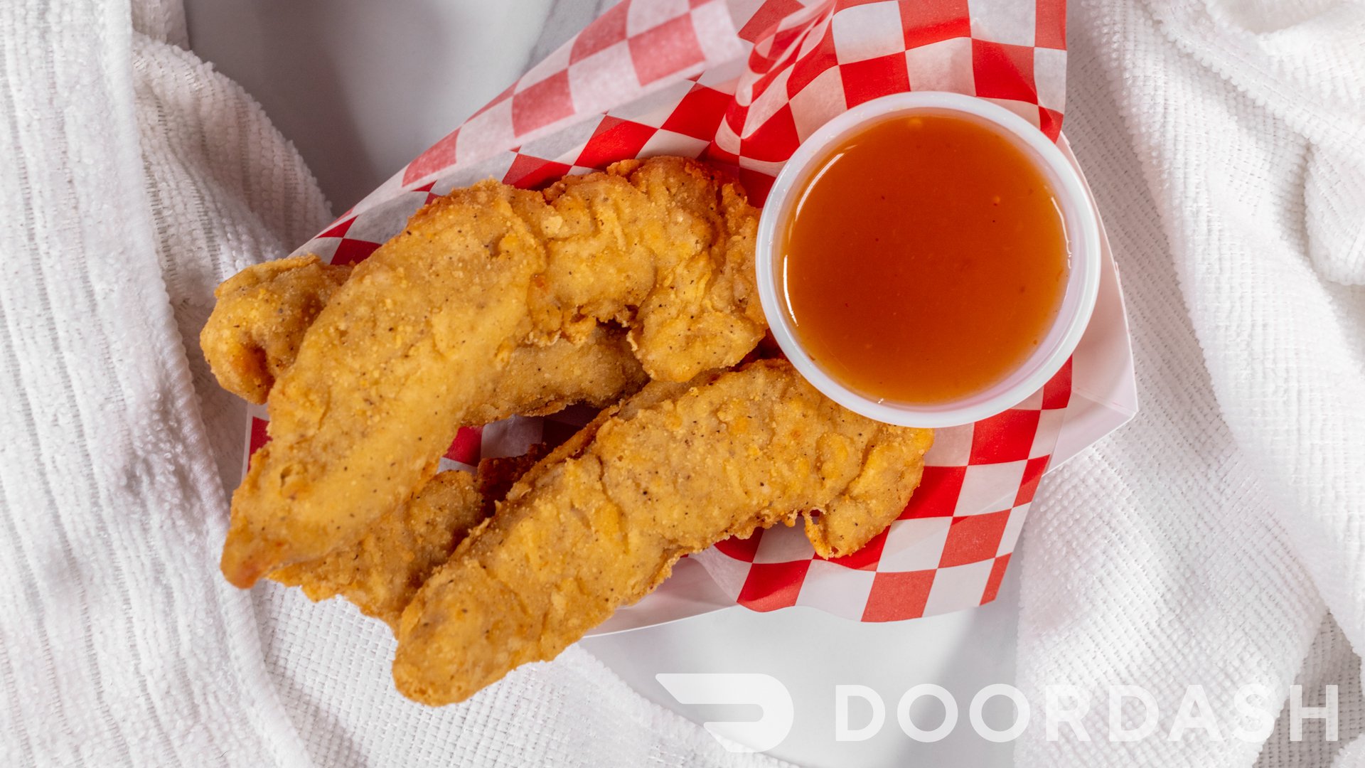 Chicken strips with dipping sauce